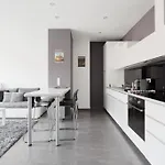 Sunny&Bright Premium Apartment Near New York Cafe