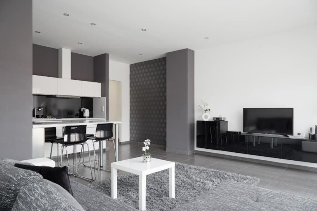 Apartment Sunny&bright Premium Near New York Cafe